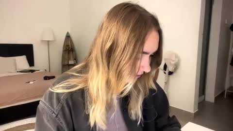 Snapshot of roxysweetdream chatting on March 2026 08:13:01 PM Roxy online show from March 2026 08:13:01 PM