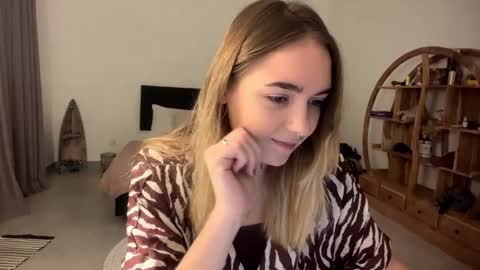 Snapshot of roxysweetdream chatting on March 2026 08:03:01 PM Roxy online show from March 2026 08:03:01 PM