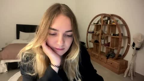 Snapshot of roxysweetdream chatting on March 2026 07:24:02 PM Roxy online show from March 2026 07:24:02 PM