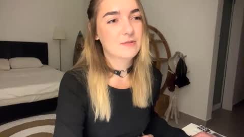 Snapshot of roxysweetdream chatting on March 2026 01:22:02 PM Roxy online show from March 2026 01:22:02 PM