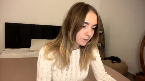 Snapshot of roxysweetdream chatting on April 2026 01:09:02 PM Roxy online show from April 2026 01:09:02 PM