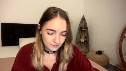 Snapshot of roxysweetdream chatting on April 2026 01:34:01 PM Roxy online show from April 2026 01:34:01 PM