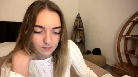 Snapshot of roxysweetdream chatting on April 2026 01:33:02 PM Roxy online show from April 2026 01:33:02 PM