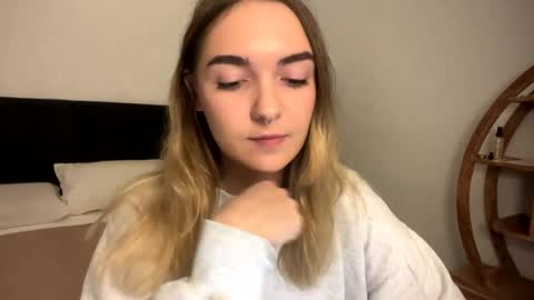 Snapshot of roxysweetdream chatting on April 2026 02:22:01 PM Roxy online show from April 2026 02:22:01 PM