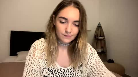 Snapshot of roxysweetdream chatting on April 2026 01:16:02 PM Roxy online show from April 2026 01:16:02 PM