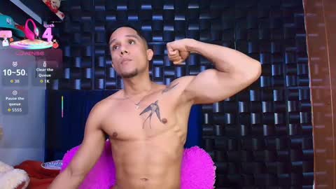 Snapshot of roy_barney chatting on October 2025 07:47:02 PM ANTONIO online show from October 2025 07:47:02 PM