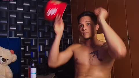 Snapshot of roy_barney chatting on November 2025 10:19:02 PM ANTONIO online show from November 2025 10:19:02 PM