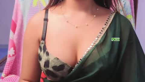 Snapshot of royal_girl_1 chatting on May 2026 05:09:01 PM RIRI online show from May 2026 05:09:01 PM