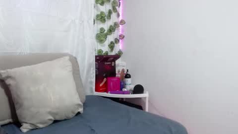 Bruna Royale  online show from March 2026 03:52:01 PM