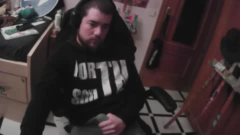 royer04 online show from December 2025 08:59:02 PM