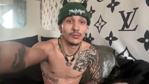 Snapshot of rozaeix chatting on April 2026 06:49:01 PM rozaeix online show from April 2026 06:49:01 PM