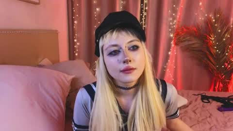 Rraffaellka online show from April 2026 10:03:01 PM