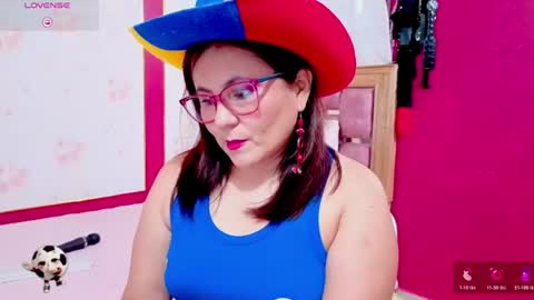 Snapshot of rubiqueens chatting on June 2026 09:27:02 PM RubiQueens online show from June 2026 09:27:02 PM