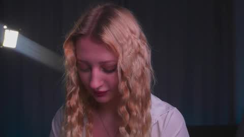 Snapshot of rue_novella chatting on October 2025 03:09:02 PM Mila online show from October 2025 03:09:02 PM