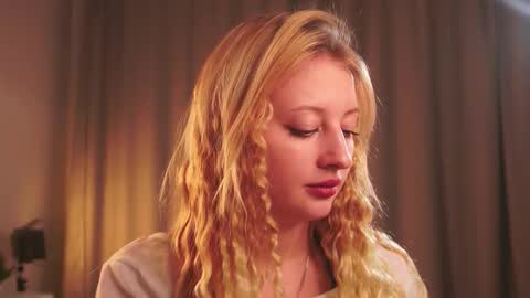 Snapshot of rue_novella chatting on October 2025 03:11:02 PM Mila online show from October 2025 03:11:02 PM