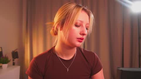 Snapshot of rue_novella chatting on October 2025 03:10:01 PM Mila online show from October 2025 03:10:01 PM