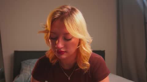 Snapshot of rue_novella chatting on October 2025 03:45:01 PM Mila online show from October 2025 03:45:01 PM