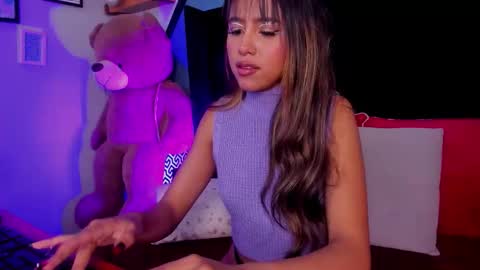 rue_zue online show from November 2025 01:33:02 PM