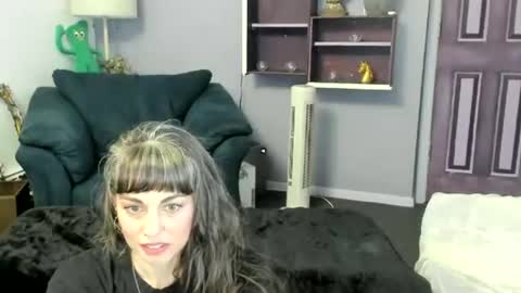 Snapshot of ruehallow chatting on June 2026 08:47:01 PM Rue Hallow online show from June 2026 08:47:01 PM