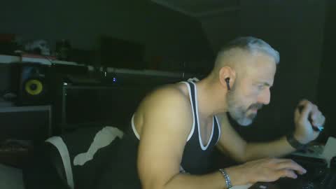Chico que rico Caliente online show from December 2024 12:21:02 AM
