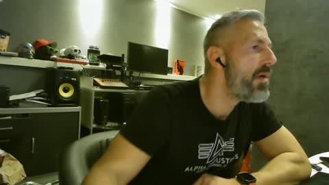 Chico que rico Caliente online show from January 2025 06:52:02 AM