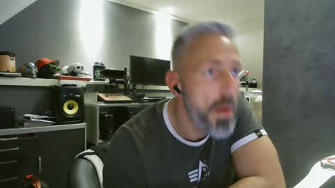 Chico que rico Caliente online show from January 2025 12:20:02 PM