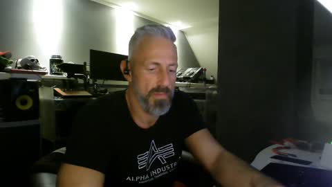 Chico que rico Caliente online show from February 2025 12:28:01 AM