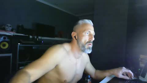 Chico que rico Caliente online show from February 2025 02:50:02 AM