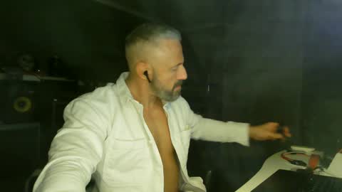 Chico que rico Caliente online show from February 2025 07:19:02 PM