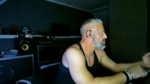 Snapshot of ruffi77 chatting on April 2026 01:27:02 AM Chico que rico Caliente online show from April 2026 01:27:02 AM