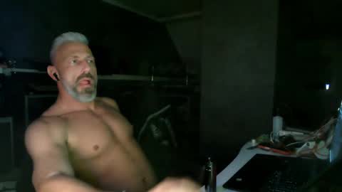Snapshot of ruffi77 chatting on April 2026 06:16:01 AM Chico que rico Caliente online show from April 2026 06:16:01 AM
