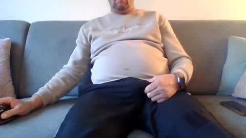 runner_1978 online show from December 2025 08:30:01 AM