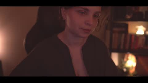 Elena online show from December 2025 10:48:01 PM