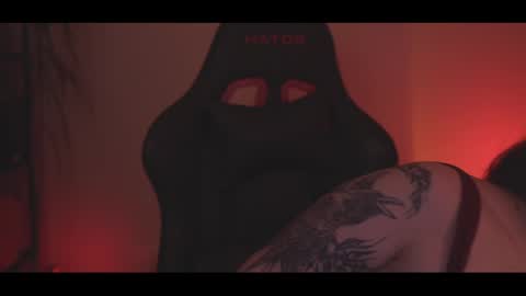 Snapshot of running_with_the_wolves chatting on April 2026 09:52:01 PM Elena online show from April 2026 09:52:01 PM