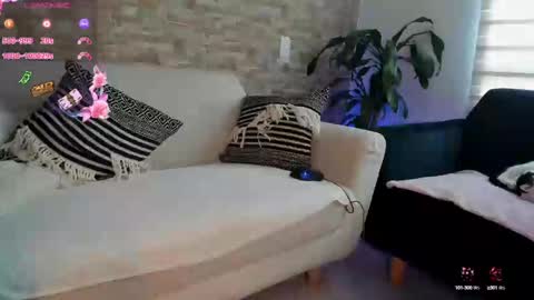 Snapshot of russcurley chatting on February 2025 09:11:02 PM Lorenn online show from February 2025 09:11:02 PM