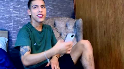 Snapshot of russell_adams_ chatting on February 2025 12:31:02 AM R U S S E L L online show from February 2025 12:31:02 AM