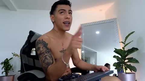 Snapshot of russell_adams_ chatting on September 2025 01:49:01 PM R U S S E L L online show from September 2025 01:49:01 PM