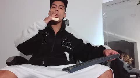  R U S S E L L  online show from January 2026 10:53:01 AM