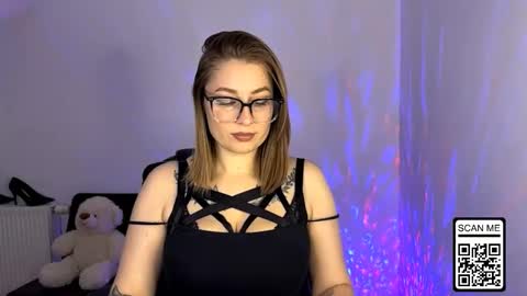 Nika online show from November 2025 07:57:01 PM