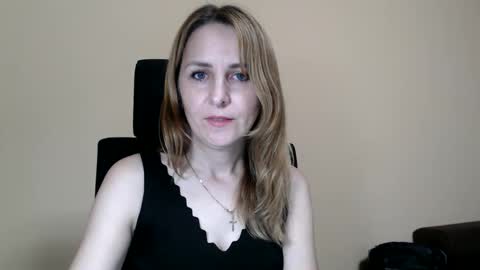 Snapshot of ruthpark chatting on October 2025 06:17:01 PM Ruth online show from October 2025 06:17:01 PM