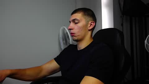 Snapshot of ryan_dozer chatting on September 2025 05:40:01 AM RYAN DOZER online show from September 2025 05:40:01 AM