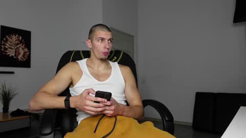 Snapshot of ryan_dozer chatting on October 2025 07:49:02 AM RYAN DOZER online show from October 2025 07:49:02 AM