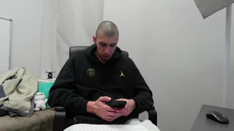 Snapshot of ryan_dozer chatting on November 2025 06:59:02 AM RYAN DOZER online show from November 2025 06:59:02 AM