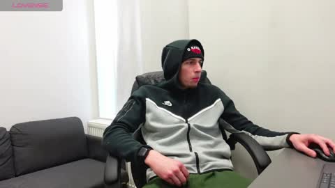 Snapshot of ryan_dozer chatting on April 2026 06:00:02 AM RYAN DOZER online show from April 2026 06:00:02 AM