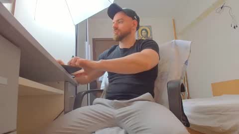 Snapshot of ryanstone_ chatting on April 2026 04:35:01 AM Ryanstone online show from April 2026 04:35:01 AM