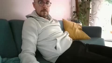 s_i_q online show from November 2025 11:43:01 AM