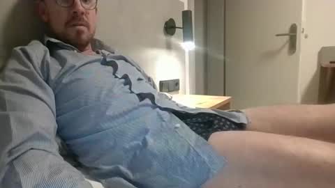 s_i_q online show from November 2025 04:18:02 PM