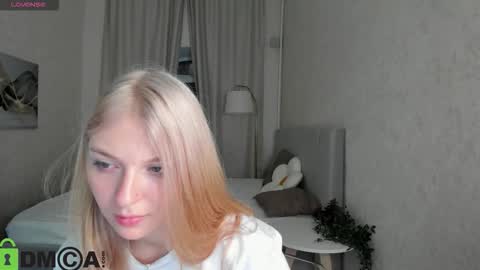 Snapshot of sabrina_moun chatting on September 2025 11:53:02 PM sabrina_moun online show from September 2025 11:53:02 PM