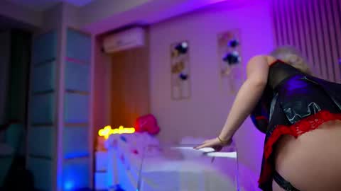 SabrinaJade online show from December 2025 05:35:01 AM