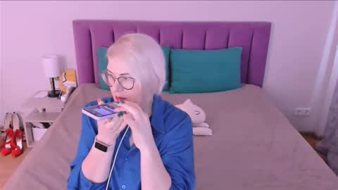 Sabrina MacMarren online show from October 2025 08:44:01 AM